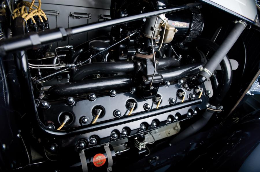  Pierce-Arrow 12 Model 1242 Convertible Sedan 1933 года  (фото 4 из 5)